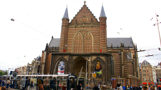 Церковь Ньиве Керк (с улицы Nieuwezijds Voorburgwal)