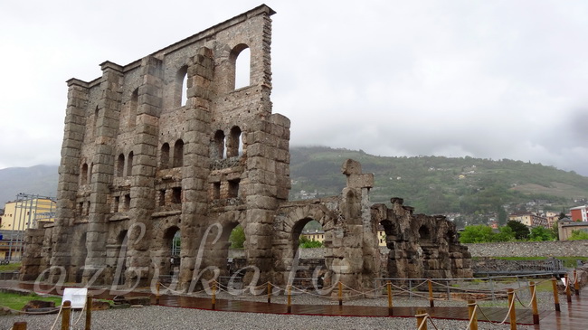 Археологическая зона с Teatro Romano di Aosta