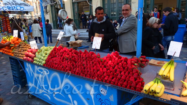Торговцы фруктами на площади Монастыраки