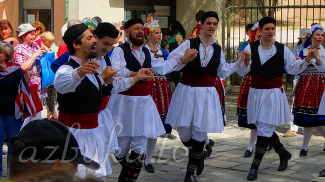 Национальный танец (у Акрополя)