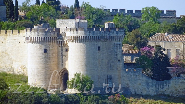 Башни-близнецы форта Сен-Андре, вход в крепость