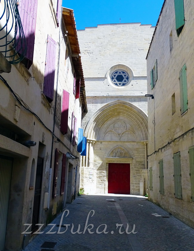 Главный вход в церковь Святого Павла (тупик Сен-Поль)