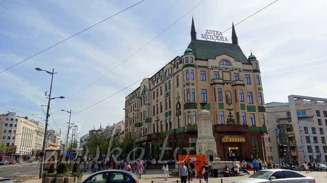 Площадь Теразие: отель "Москва" и фонтан Чесма