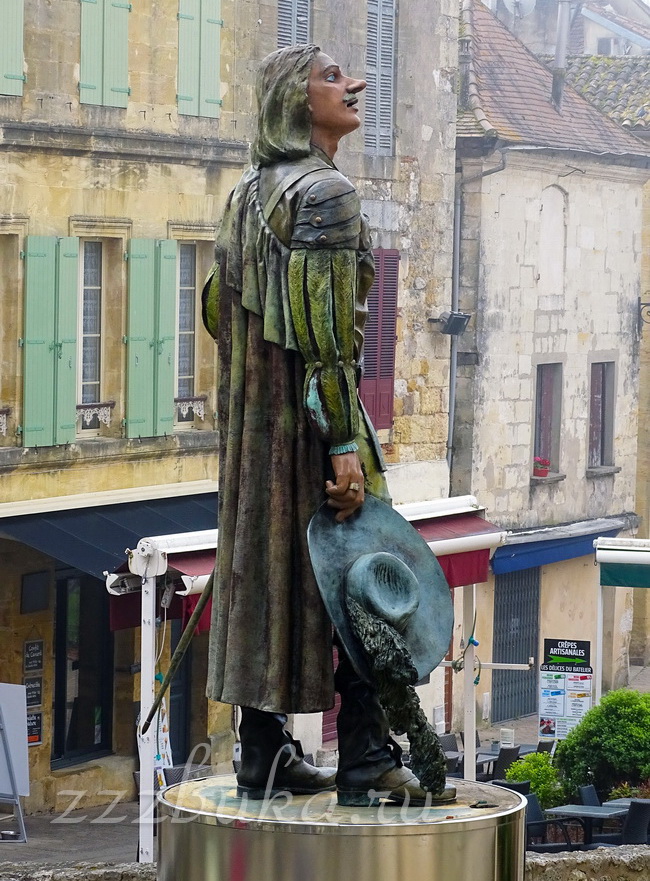 Статуя Сирано де Бержерака