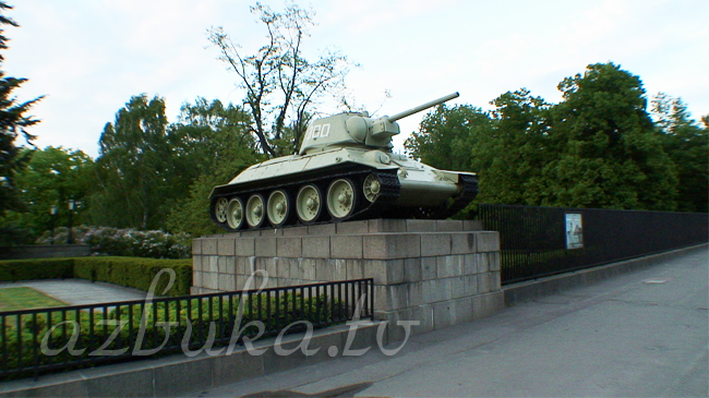 Памятник Советским войнам