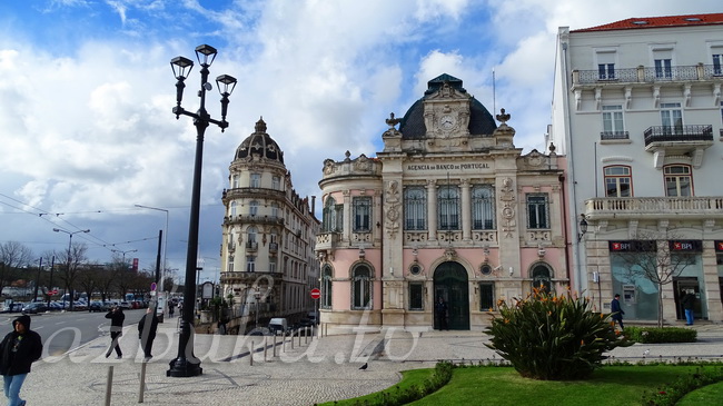 Банк Португалии на площади Пошлин