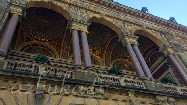Королевский Датский театр, главный фасад