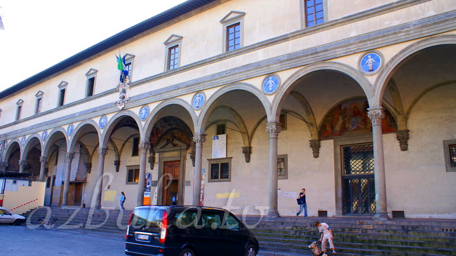 Воспитательный дом на Piazza della Santissima Annunziata