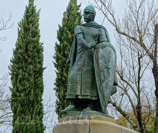 Статуя короля Афонсу Энрикеша I