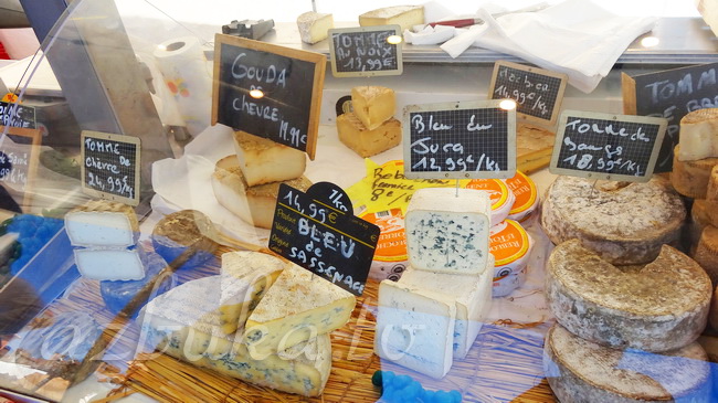 Рынок на площади Сен-Бруно