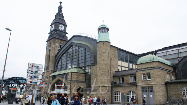 Центральный вокзал (Hauptbahnhof)
