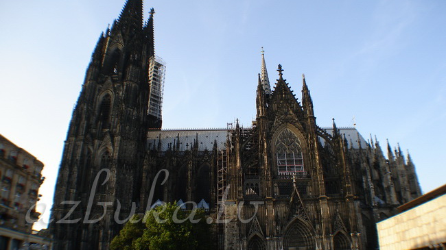 Кафедральный собор (со стороны Roncalliplatz)
