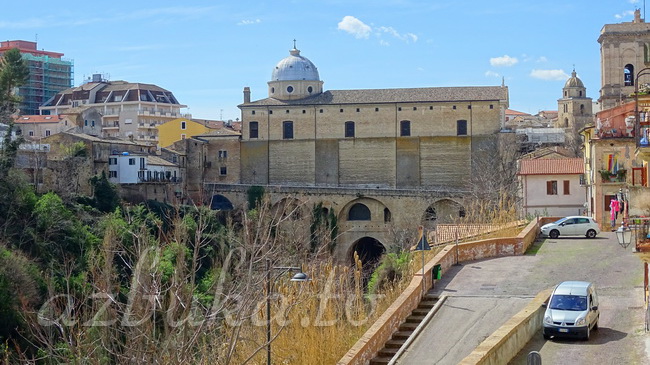 Кафедральный собор и мост Диоклетиана