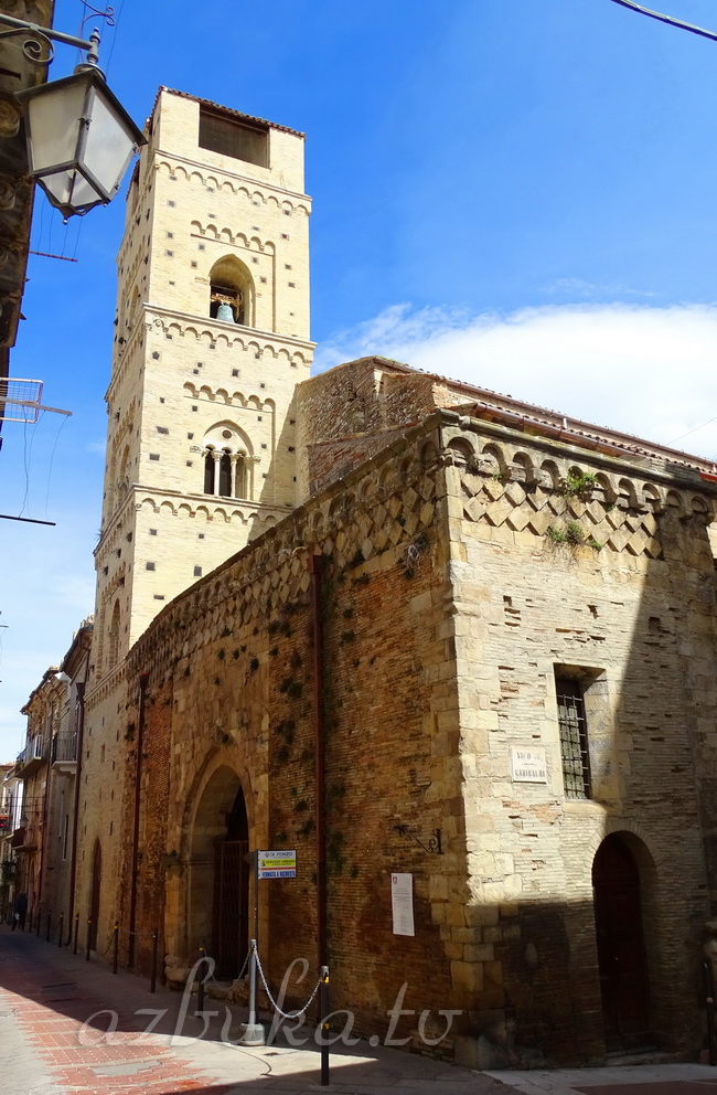 Колокольня церкви Санта-Мария-Маджоре, западный фасад