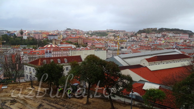 Лиссабон с площадки Святого Петра