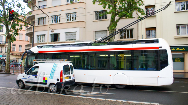 Троллейбус - автобус