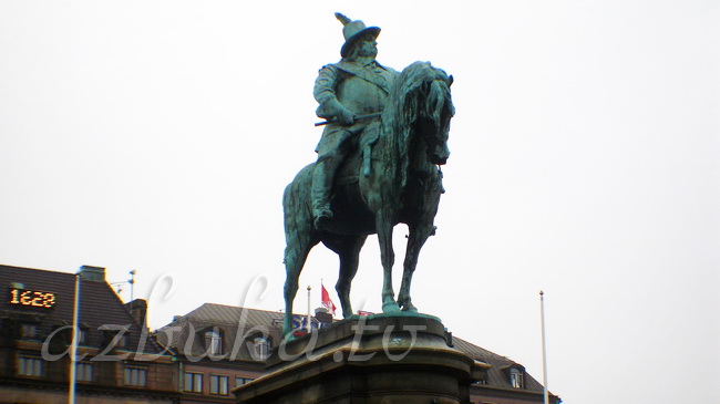 Статуя короля Карла X