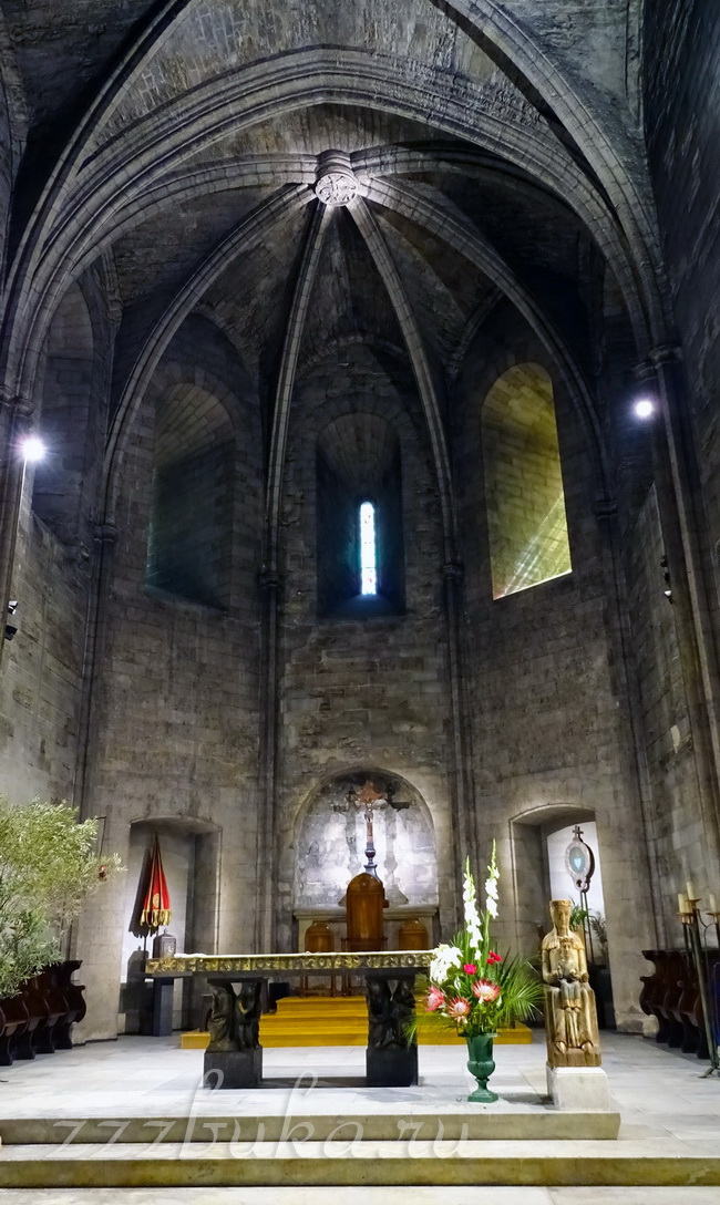 В церкви аббатства Сен-Виктор, Черная Мадонна