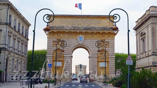 Триумфальная арка, ворота Пейру