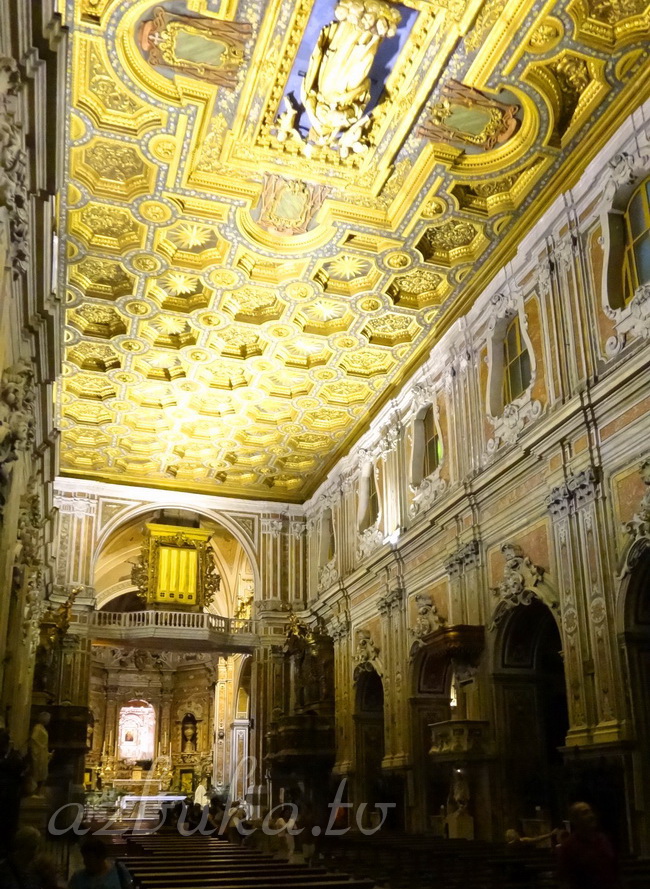 В базилике ди Санта Мария дел Кармин Маджоре