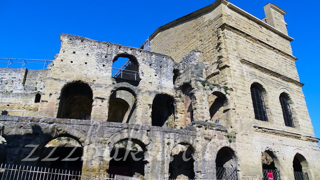 Восточный фасад Римского амфитеатра