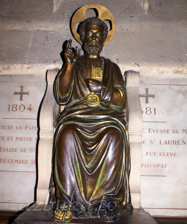 Статуя Святого Петра в храме Сен-Лоран