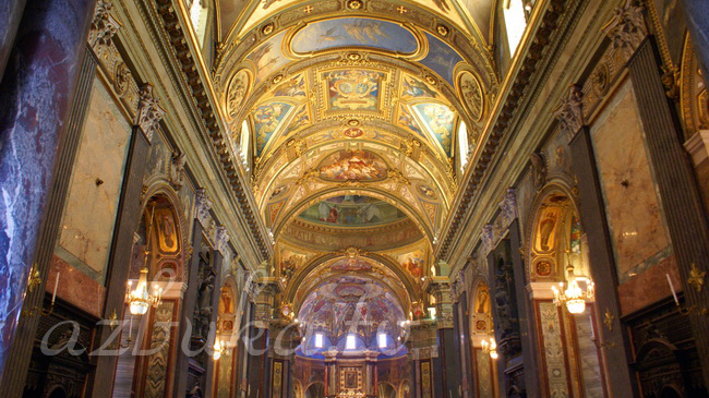 В базилике Девы Марии Розарио