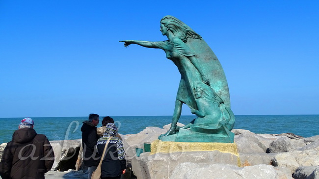 Памятник Жёнам моряков