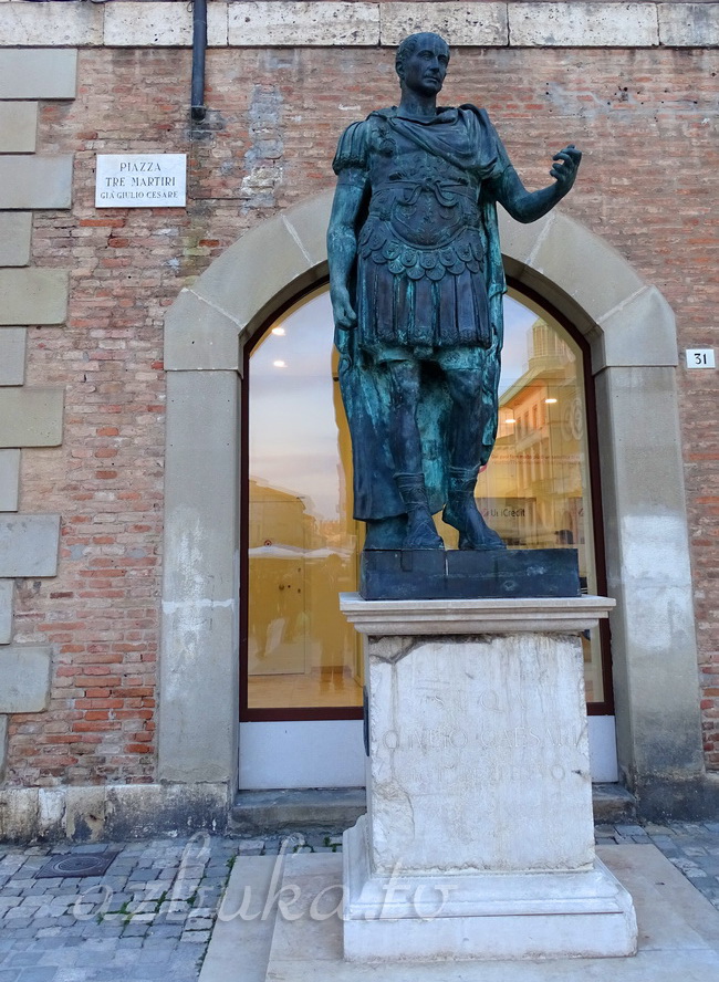 Статуя Юлия Цезаря