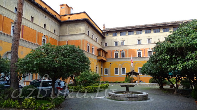 Во дворе  Palazzo dei Penintenzieri