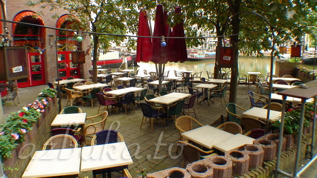 Ресторанчик у воды в Старой гавани Роттердама