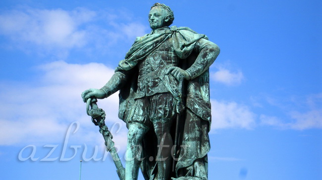 Статуя короля Карла XIII в Стокгольме