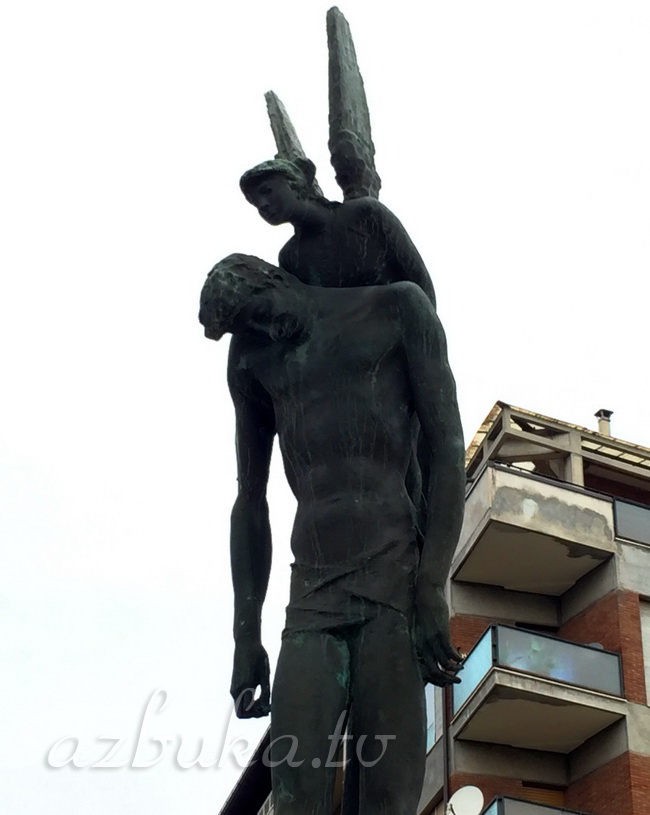 Скульптура "Посвящяется Павшим на земле"