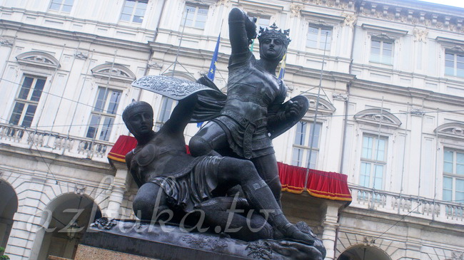 Памятник Зелёному графу у Городского дворца