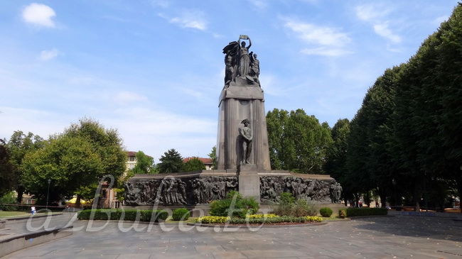 Памятник Карабинерам