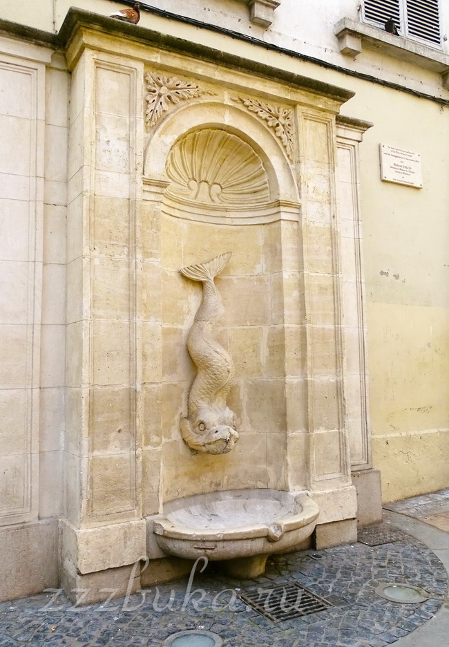 Старинный фонтан