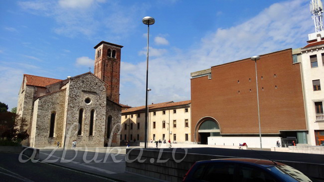 Площадь Джироламио Венерио, церковь Святого Франциска