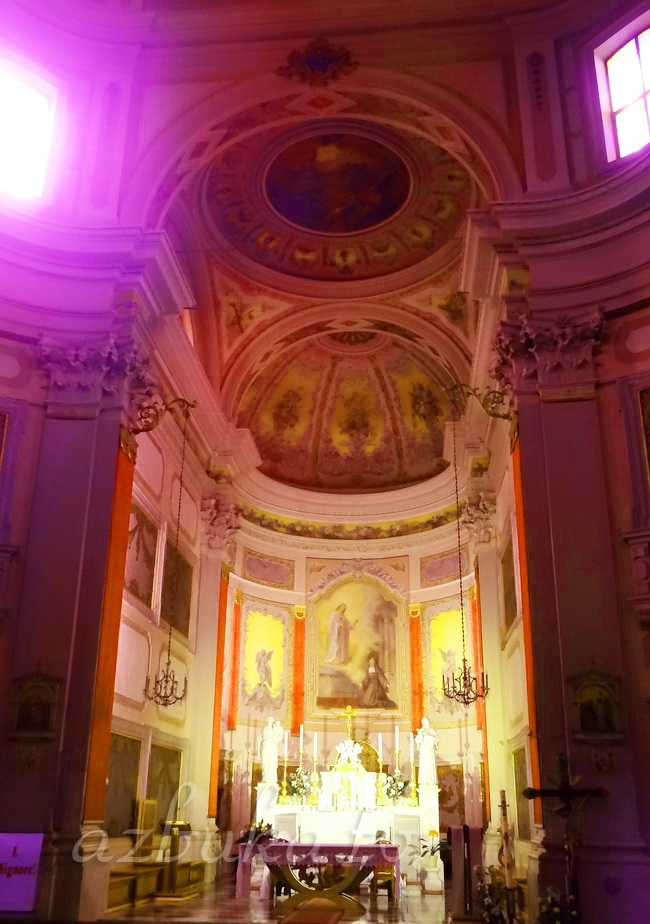 В церкви Congregazione Suore Ancelle Della Carita' Di Brescia