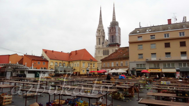 Вид на Кафедральный собор с рыночной площади Долац